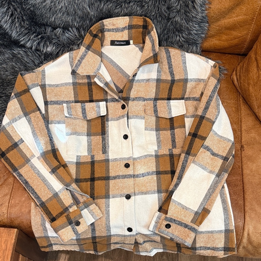 Automet Plaid Button-Up Shacket - Picture 2 of 6